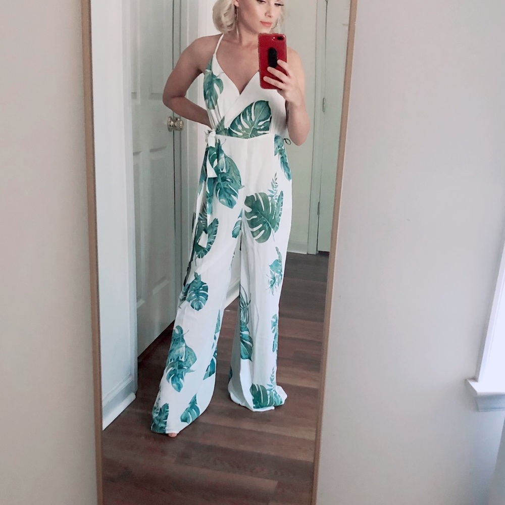 Palm print Jumpsuit new with tags!